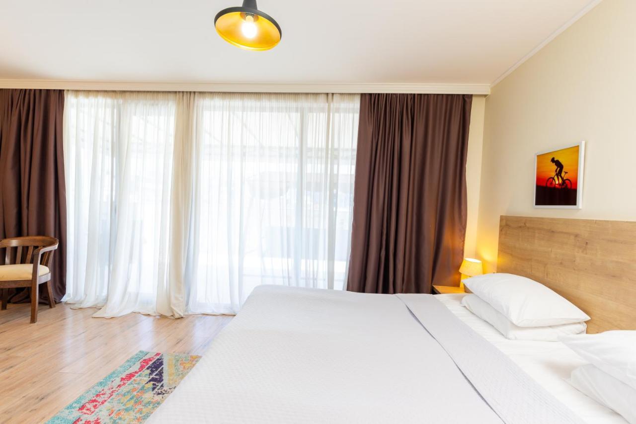 Hotel N16 Batoemi Buitenkant foto