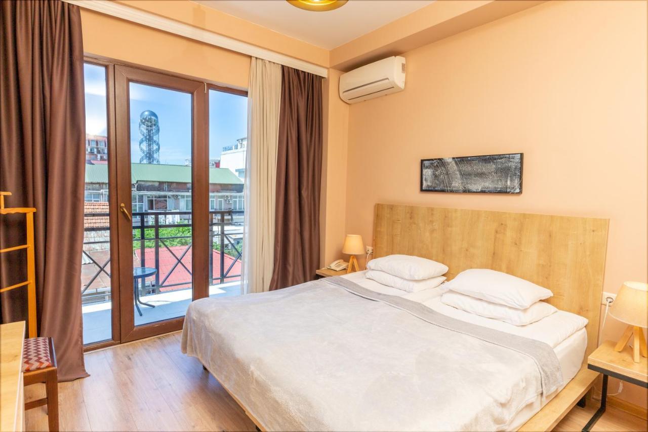 Hotel N16 Batoemi Buitenkant foto