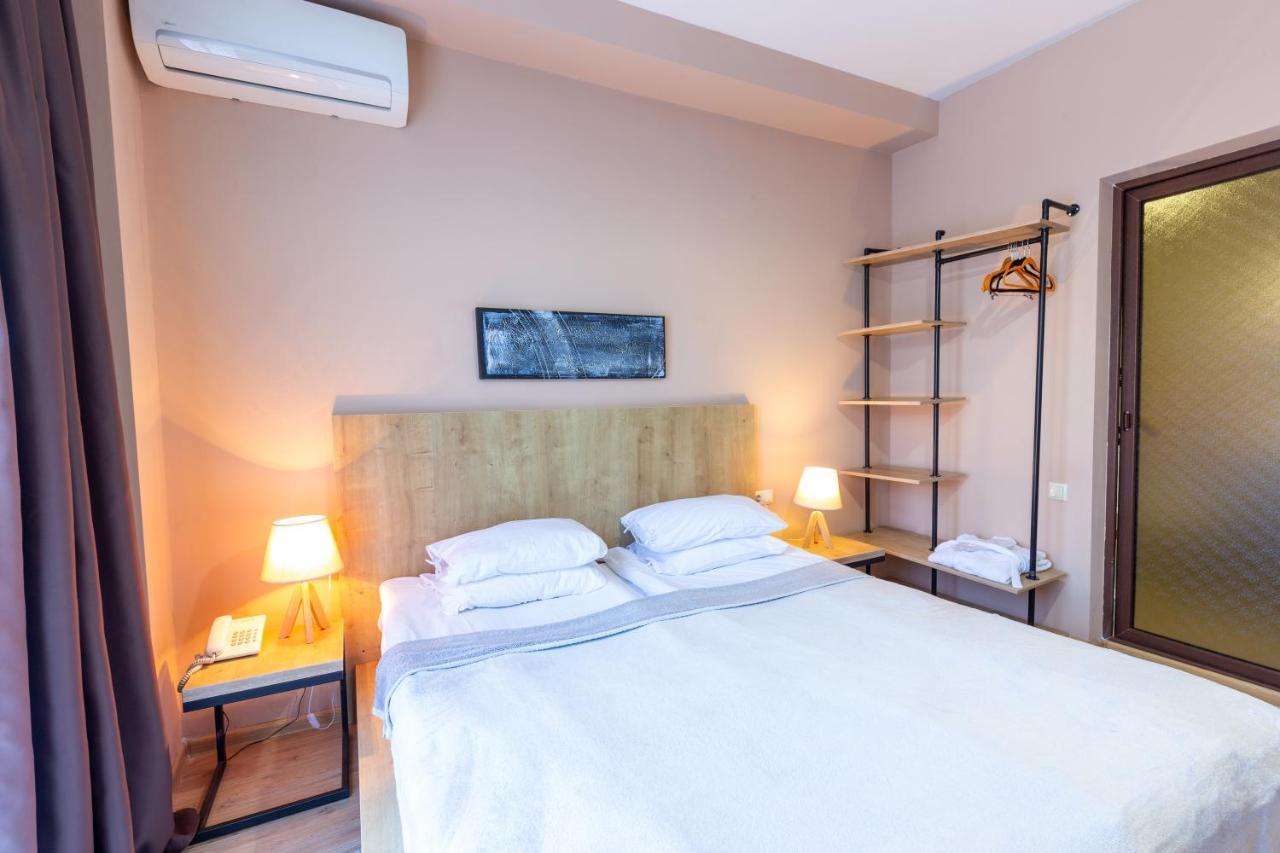Hotel N16 Batoemi Buitenkant foto