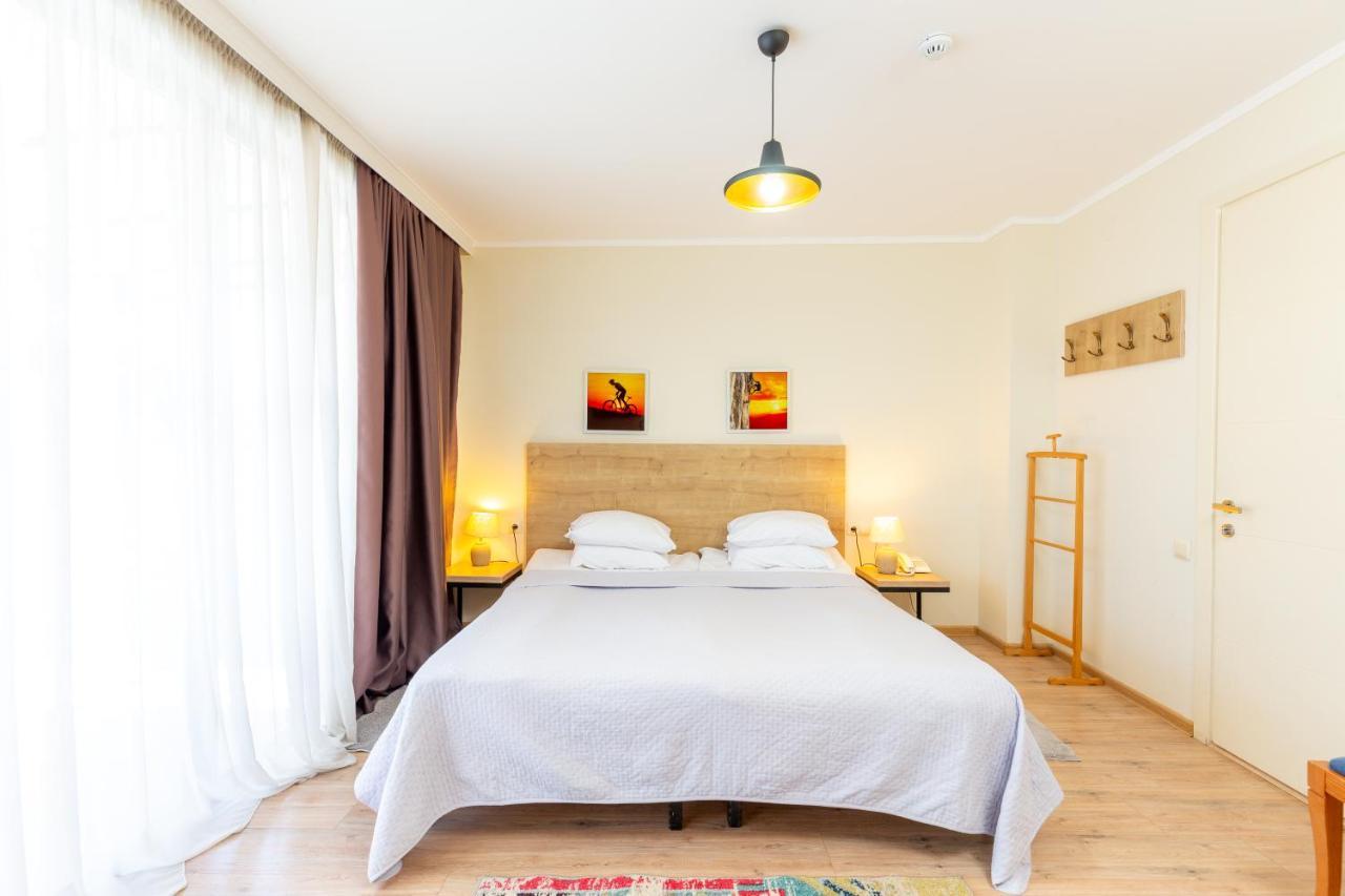 Hotel N16 Batoemi Buitenkant foto