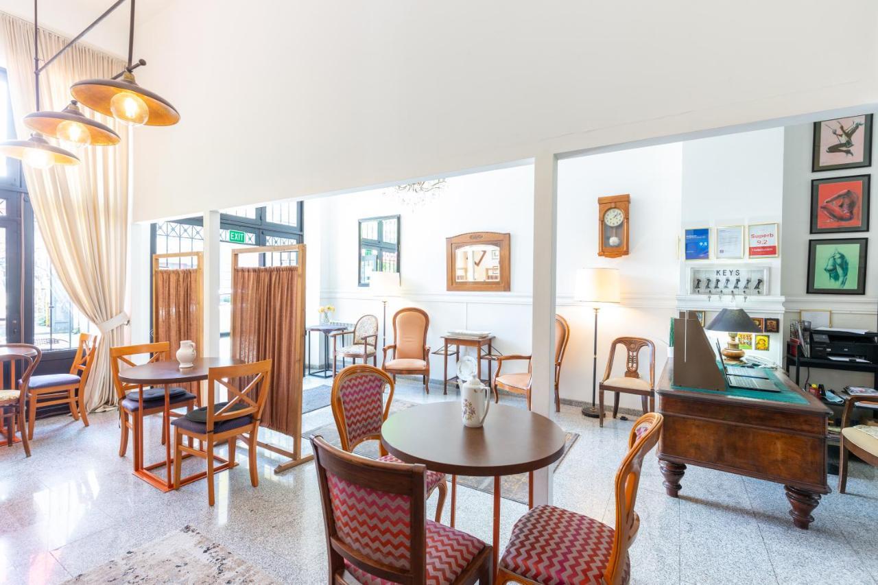 Hotel N16 Batoemi Buitenkant foto