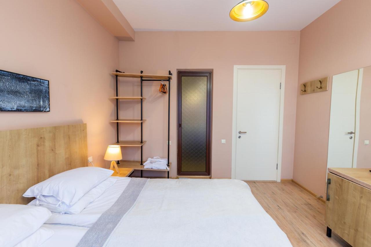 Hotel N16 Batoemi Buitenkant foto