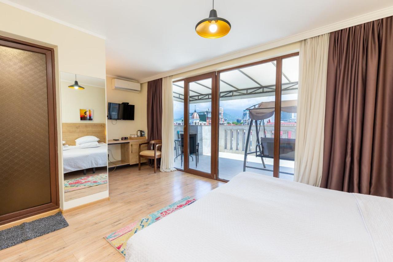 Hotel N16 Batoemi Buitenkant foto