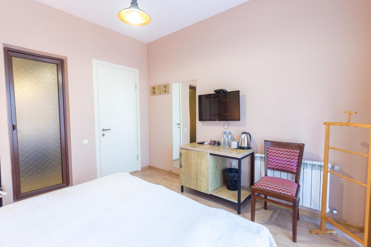 Hotel N16 Batoemi Buitenkant foto