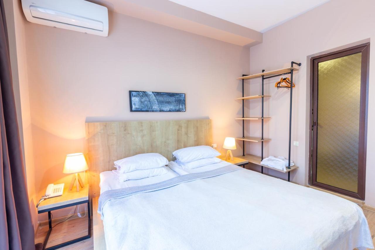 Hotel N16 Batoemi Buitenkant foto