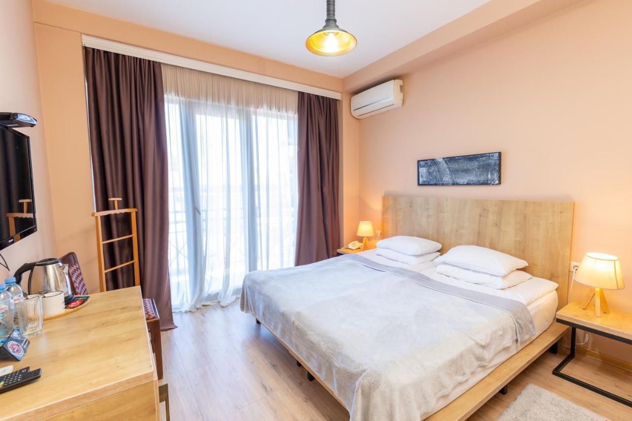 Hotel N16 Batoemi Buitenkant foto