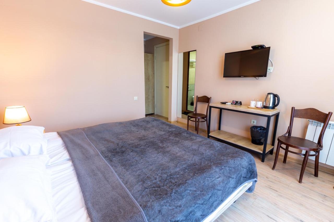 Hotel N16 Batoemi Buitenkant foto