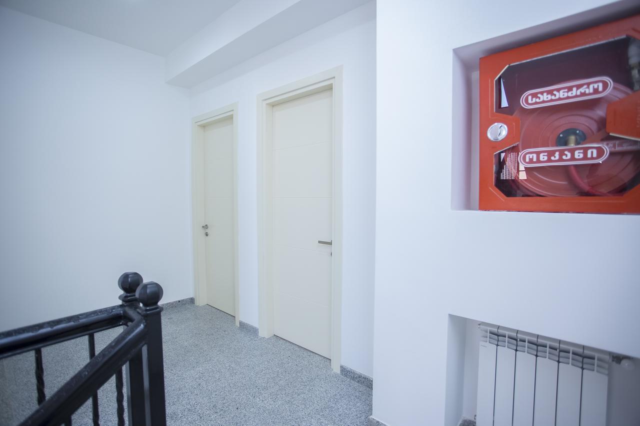 Hotel N16 Batoemi Buitenkant foto