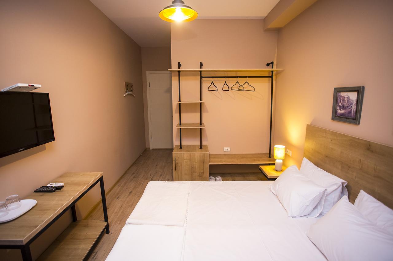 Hotel N16 Batoemi Buitenkant foto