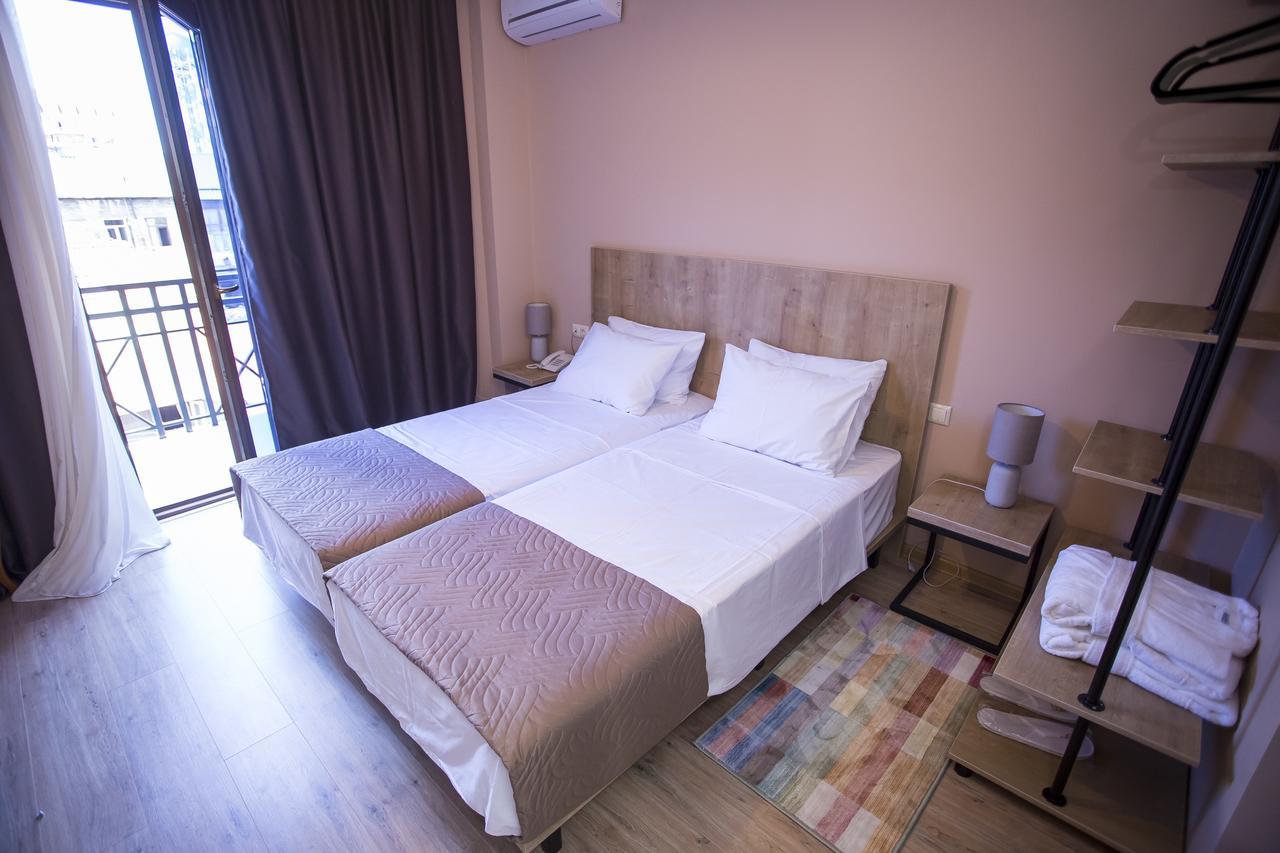 Hotel N16 Batoemi Buitenkant foto