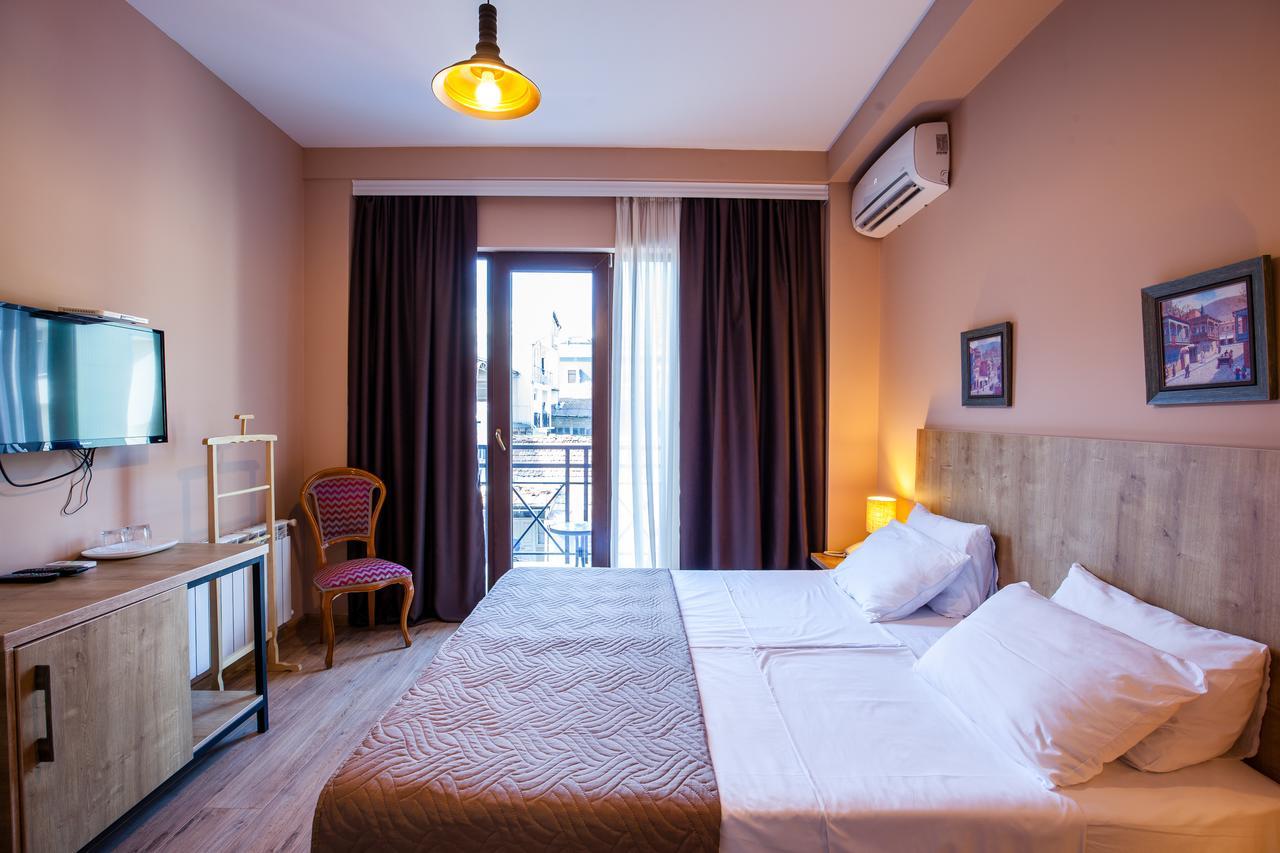 Hotel N16 Batoemi Buitenkant foto