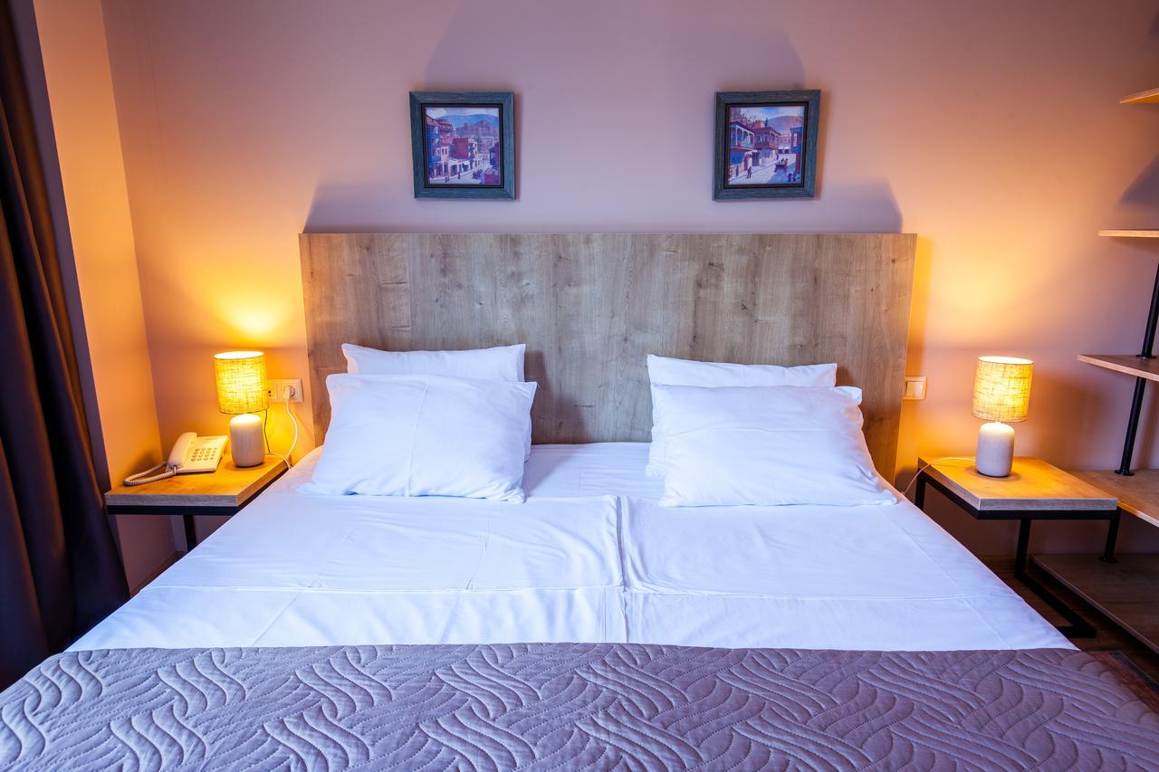 Hotel N16 Batoemi Buitenkant foto