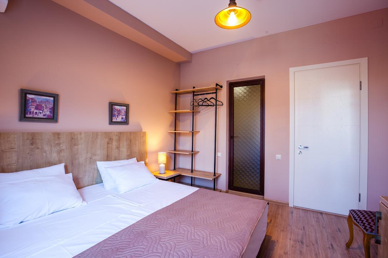 Hotel N16 Batoemi Buitenkant foto