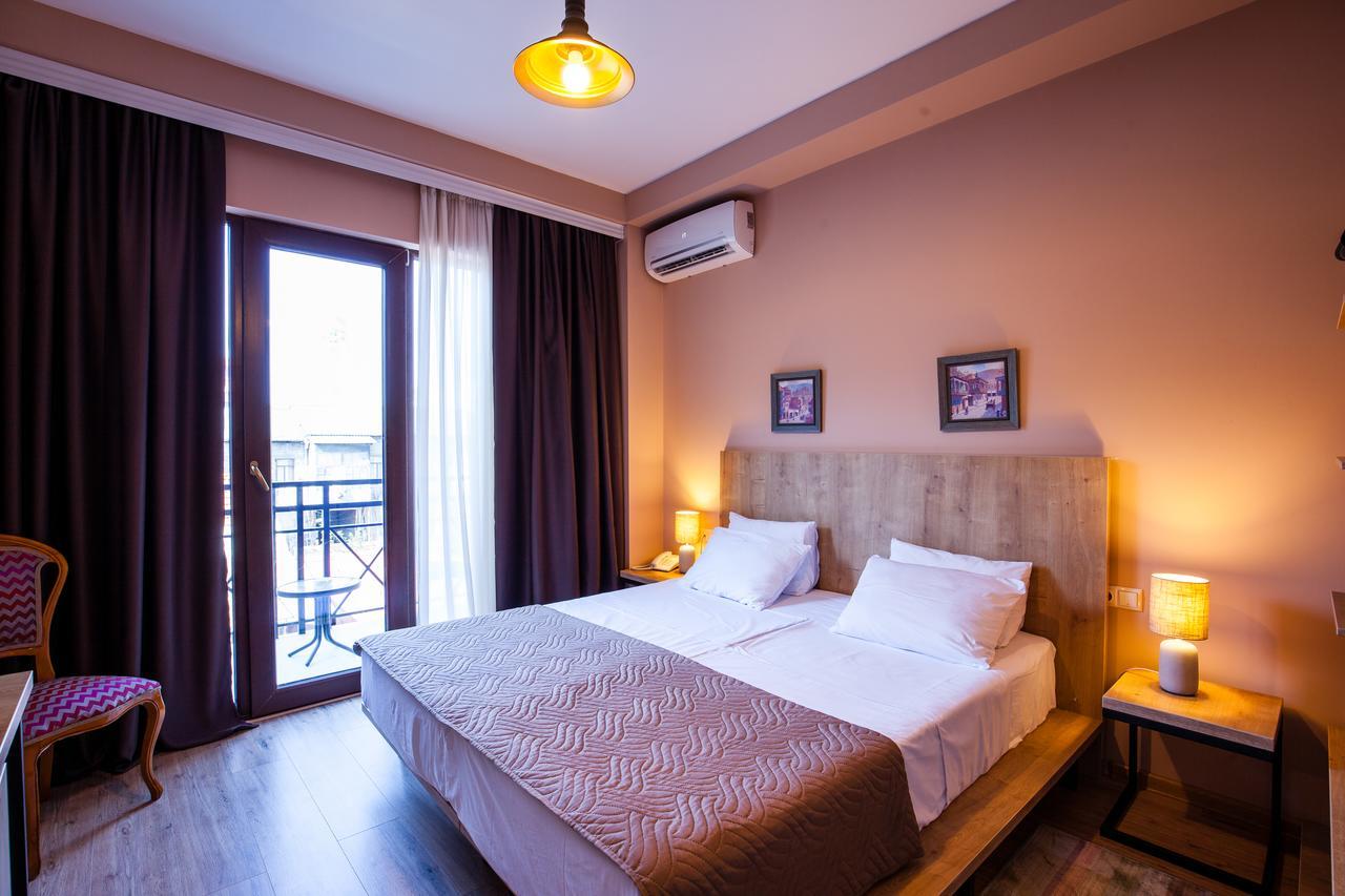 Hotel N16 Batoemi Buitenkant foto