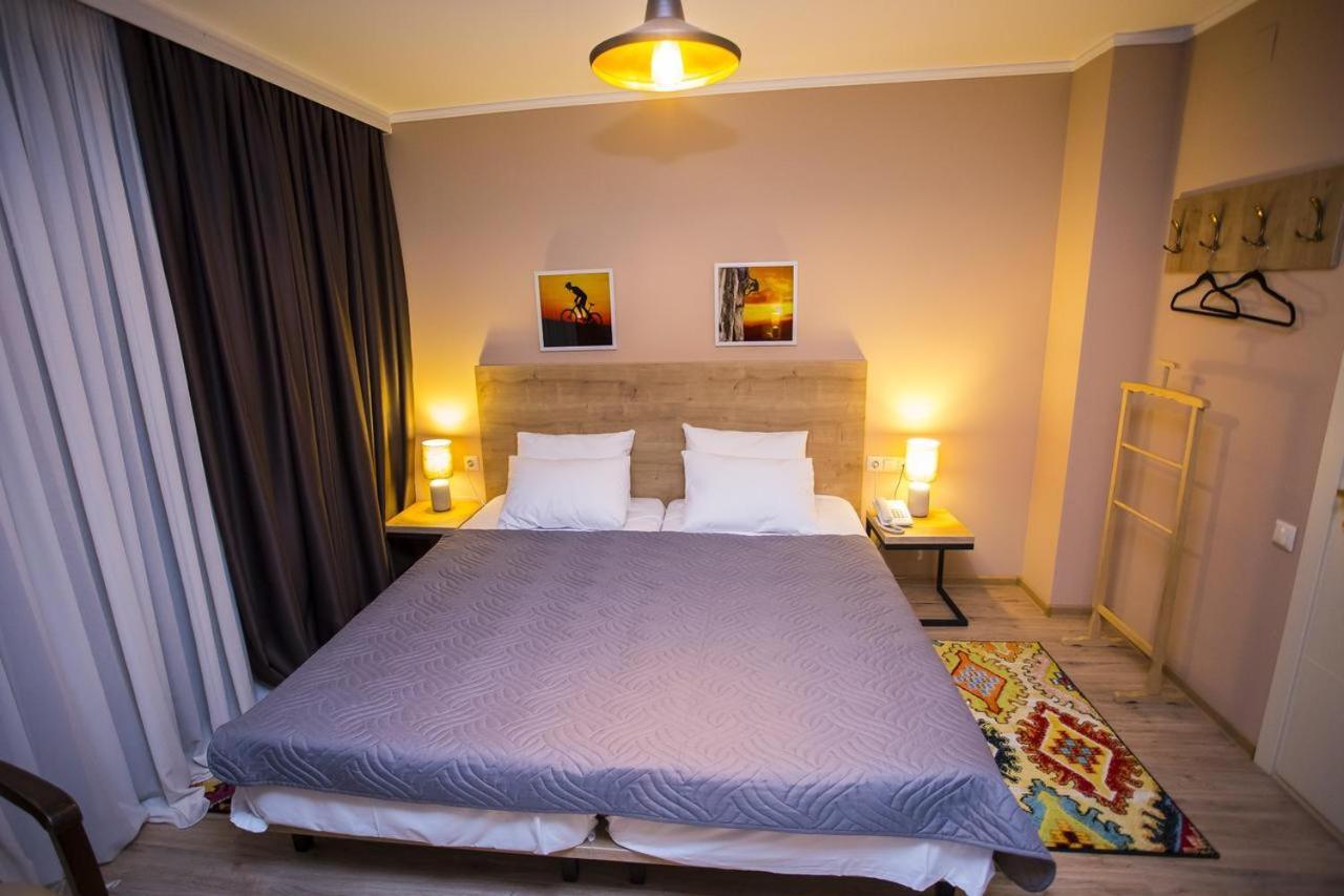 Hotel N16 Batoemi Buitenkant foto
