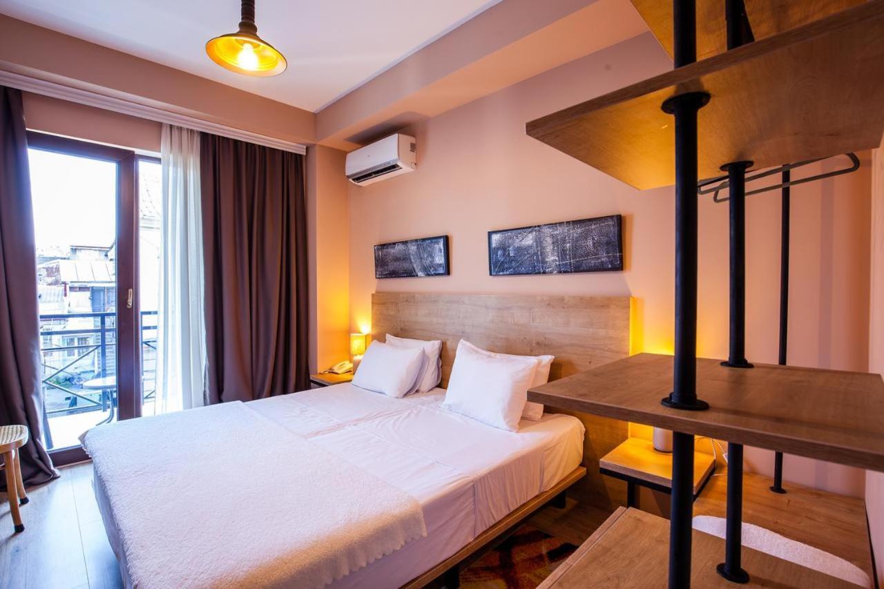 Hotel N16 Batoemi Buitenkant foto