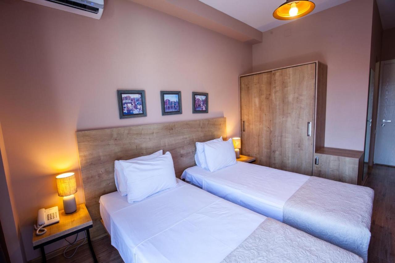 Hotel N16 Batoemi Buitenkant foto
